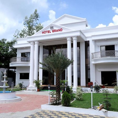 Hotel Grand Khuldabad Luaran gambar