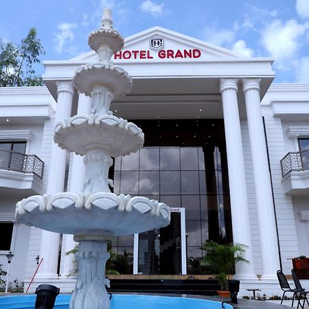 Hotel Grand Khuldabad Luaran gambar