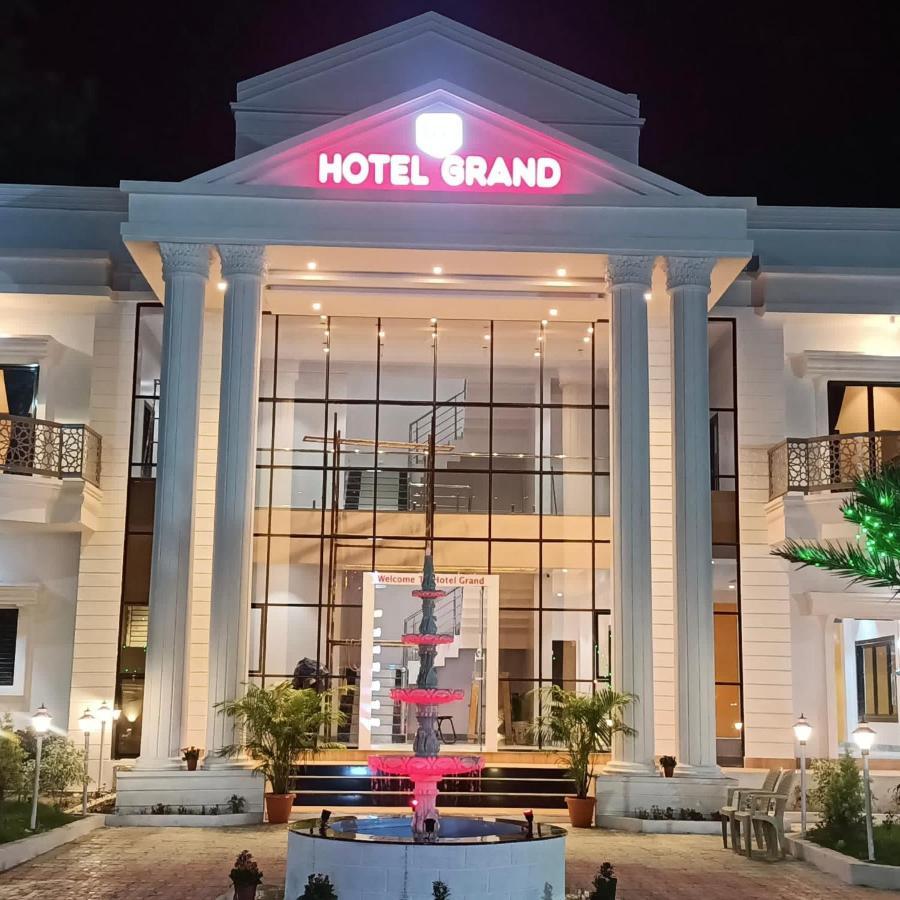 Hotel Grand Khuldabad Luaran gambar