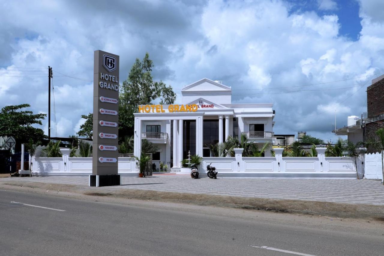 Hotel Grand Khuldabad Luaran gambar