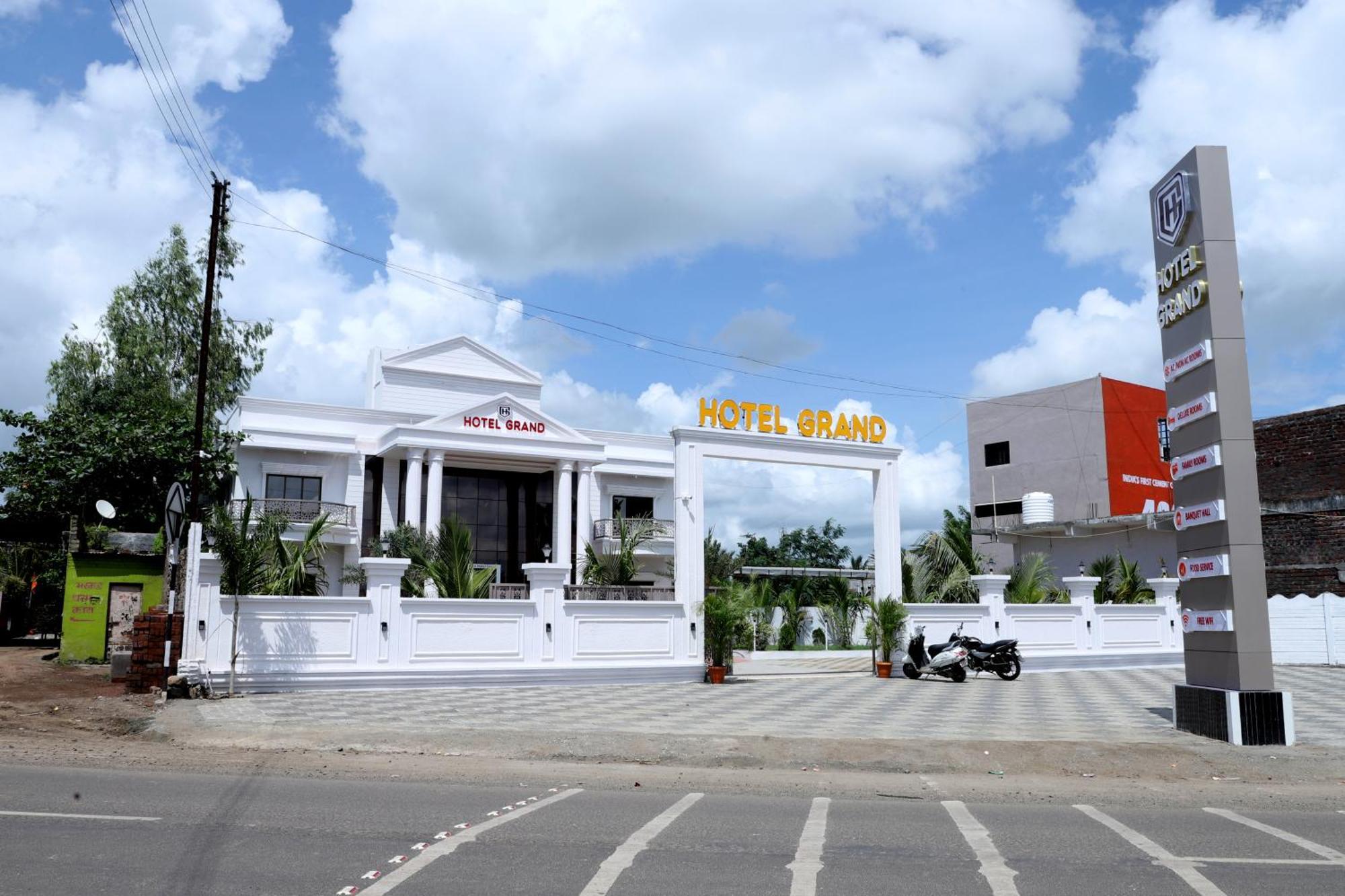Hotel Grand Khuldabad Luaran gambar