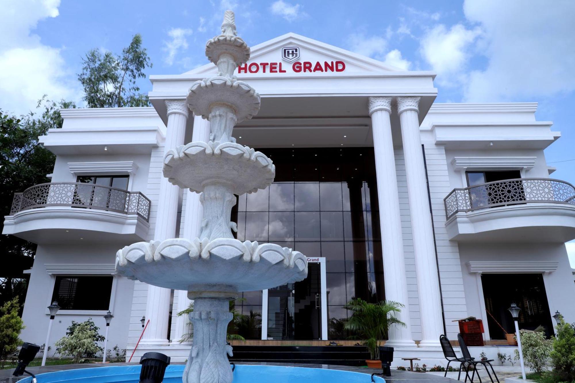 Hotel Grand Khuldabad Luaran gambar